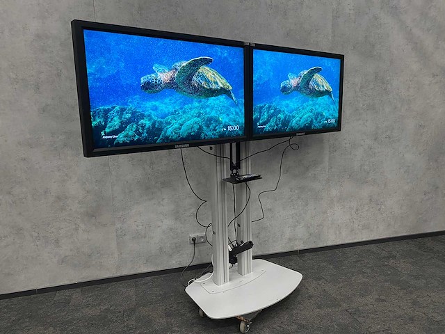2x samsung 460mx-2 - 46" lcd flat panel display met statief - afbeelding 16 van  22
