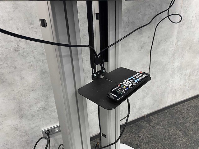 2x samsung 460mx-2 - 46" lcd flat panel display met statief - afbeelding 21 van  22