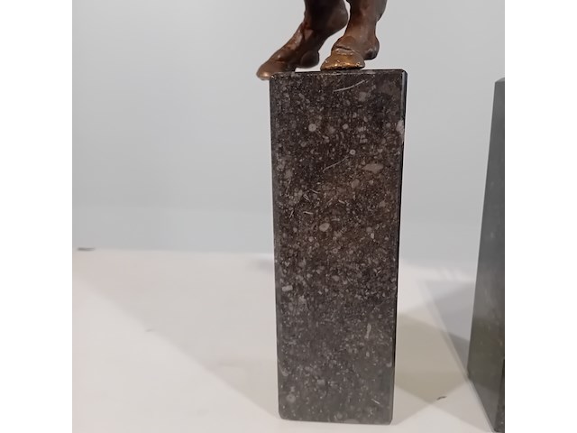 2x sculptuur, mohana van den kroonenberg , carlos i en adriaan ii, 1997, mohana van den kroonenberg , carlos i en adriaan ii, 1997 - afbeelding 4 van  9