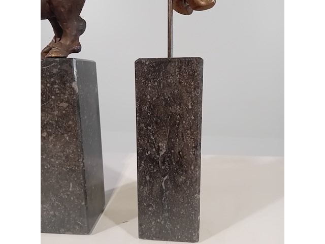 2x sculptuur, mohana van den kroonenberg , carlos i en adriaan ii, 1997, mohana van den kroonenberg , carlos i en adriaan ii, 1997 - afbeelding 5 van  9