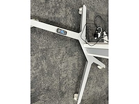 2x sharp - 52" monitor met camera en verrijdbaar statief - afbeelding 2 van  11