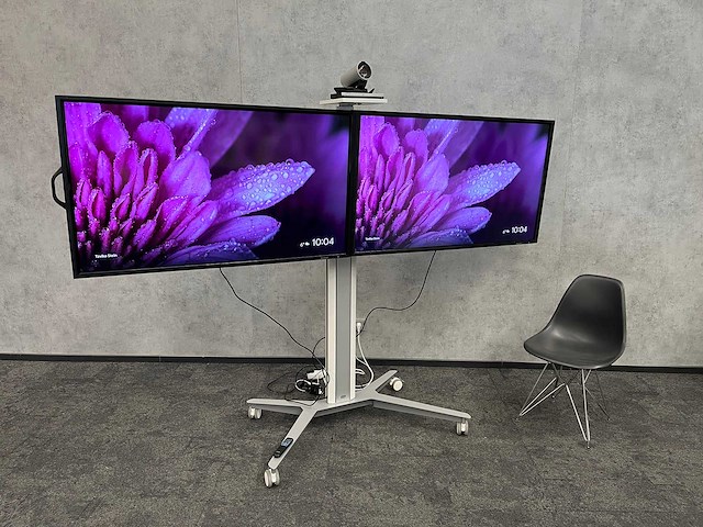 2x sharp - 52" monitor met camera en verrijdbaar statief - afbeelding 1 van  11