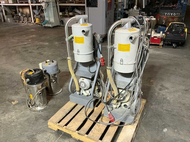 2x siemens / elmo-g - 3kw zijkanaalblower - 2x piovan c10c vacuümtransport unit - afbeelding 1 van  12