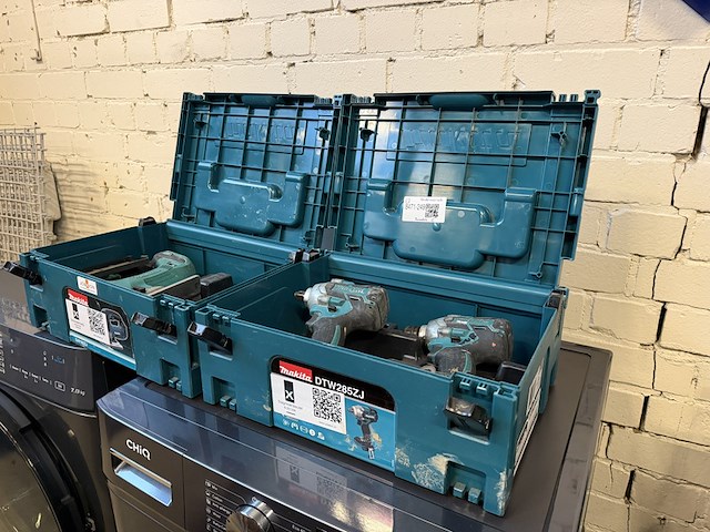 2x slagmoersleutel, 1x decoupeerzaag, 2x koffer makita, 2x dtw285zj, 1x djv182zj - afbeelding 1 van  6