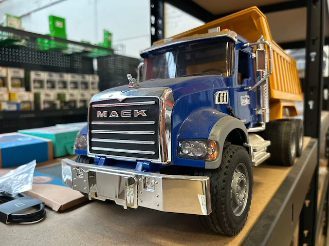 2x speelgoedvrachtwagens bruder - afbeelding 7 van  8