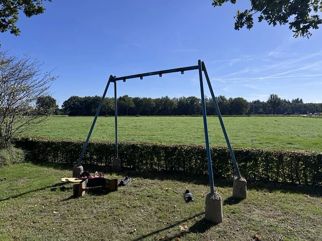 2x speeltoestel, schommel en wipkip - afbeelding 1 van  11