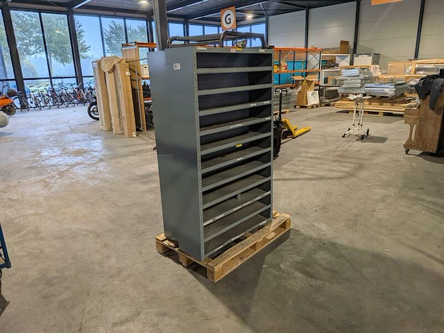 2x stalen vakken- / magazijnkast - afbeelding 1 van  7