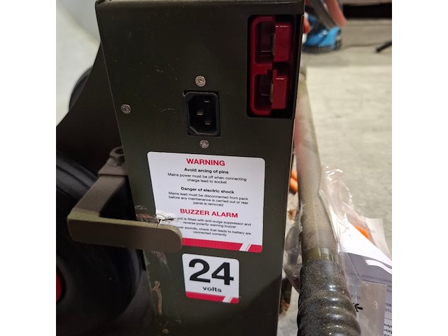 2x startbooster op transportwagen, powervamp, nato 200 - afbeelding 3 van  16