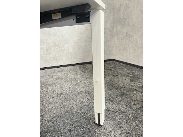 2x steelcase - in hoogte instelbaar bureau 180x80 - afbeelding 2 van  8