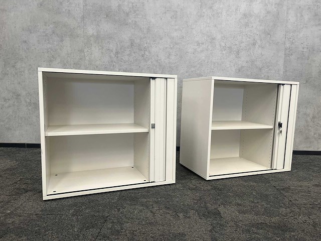2x steelcase - lage houten roldeurkast - afbeelding 1 van  4