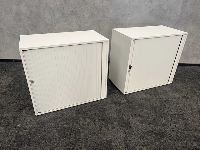 2x steelcase - lage houten roldeurkast - afbeelding 1 van  6