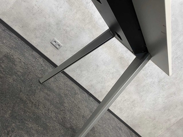 2x steelcase - vergadertafel 140x80 - barhoogte - afbeelding 6 van  9