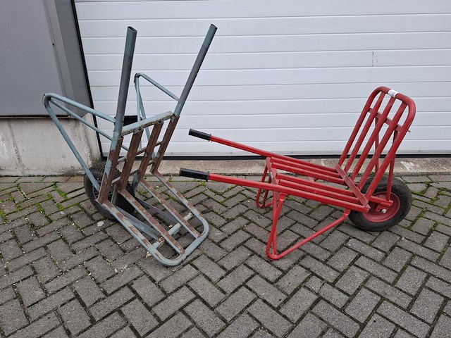 2x steen kruiwagen op luchtbanden - afbeelding 1 van  5