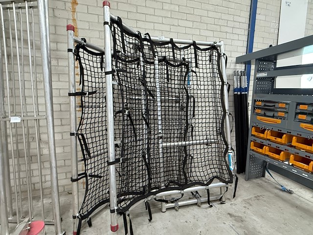 2x steiger dakrandbeveiliging bouwjaar ca. 189x135cm - afbeelding 1 van  4