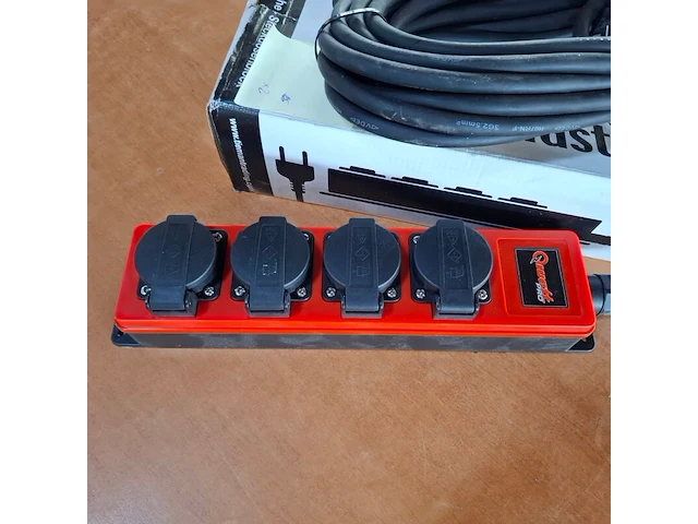 2x stekkerdoos socketmaster 3x 2,5mm², 10 mtr, qwattpro - afbeelding 3 van  6