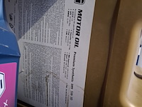 2x stelling met , diverse vloeistoffen en smeermiddelen - afbeelding 10 van  13