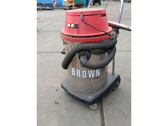 2x stofzuiger, nilfisk en brown - afbeelding 3 van  6