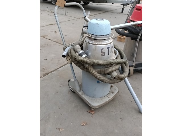 2x stofzuiger, nilfisk en brown - afbeelding 4 van  6