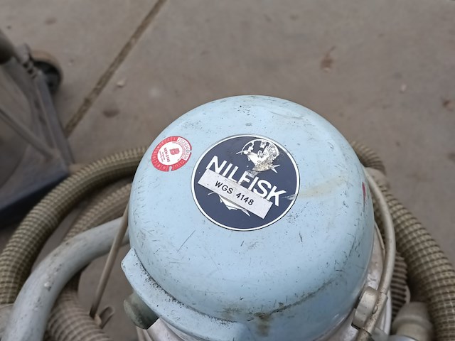 2x stofzuiger, nilfisk en brown - afbeelding 5 van  6