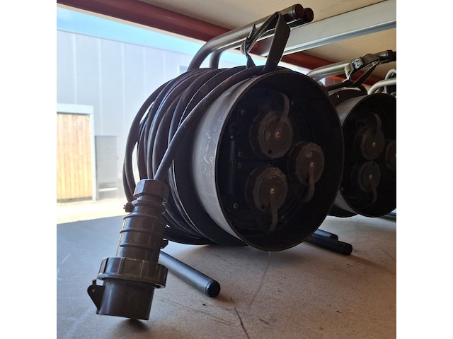 2x stroom haspels en een stroom verdeelkasten 3x 25 am - afbeelding 7 van  11