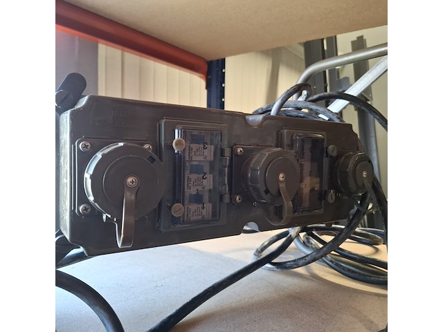 2x stroom haspels en een stroom verdeelkasten 3x 25 am - afbeelding 10 van  11