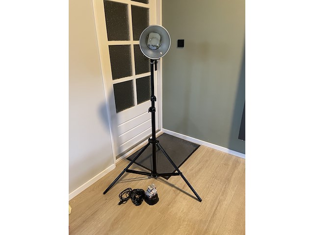 2x studioflitser, professional cine, de-150b, grijs / chroom - afbeelding 1 van  6