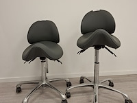 2x tabouret met rugleuning naggura