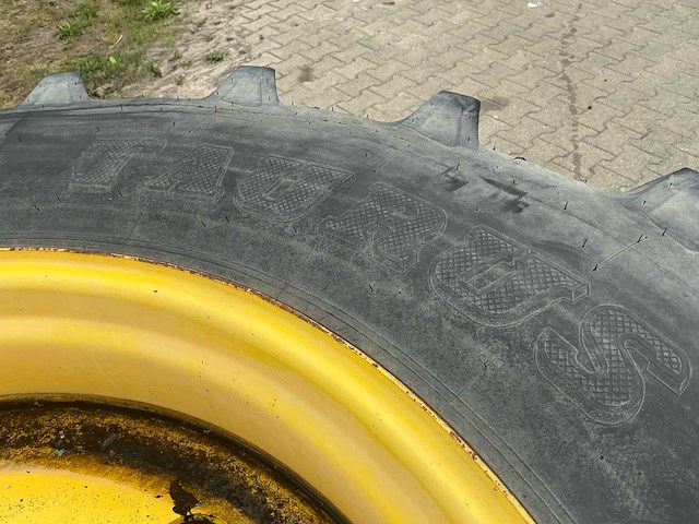 2x taurus point 8 20.8 r38 tractorwielen – 38" – 10-gats - afbeelding 2 van  9
