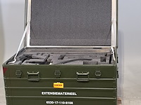 2x transportkist met divers extensiematerieel, o.a blanco