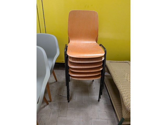 2x tuinstoel met bijzettafel en divers meubilair - afbeelding 3 van  7