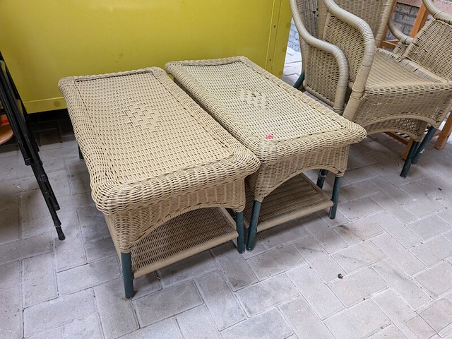 2x tuinstoel met bijzettafel en divers meubilair - afbeelding 4 van  7