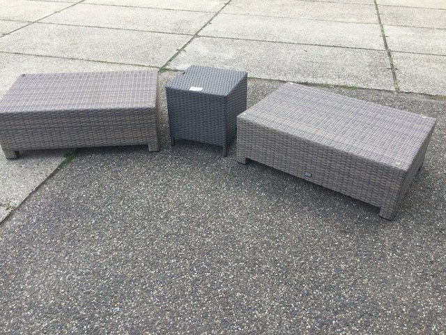 2x tuintafel, 1 x krukje - afbeelding 1 van  4