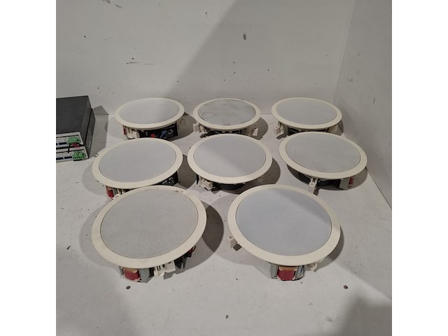2x tweekanaals audio-eindversterkers, extron, xpa 1002, wit, met 8x 2-weg coaxiale inbouwluidspreker, ecler ic6 - afbeelding 2 van  5
