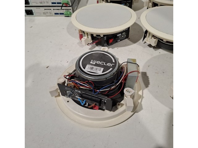 2x tweekanaals audio-eindversterkers, extron, xpa 1002, wit, met 8x 2-weg coaxiale inbouwluidspreker, ecler ic6 - afbeelding 4 van  5