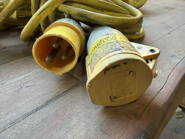 2x verlengkabel met cee-stekkers, 110 v, geel - afbeelding 3 van  4