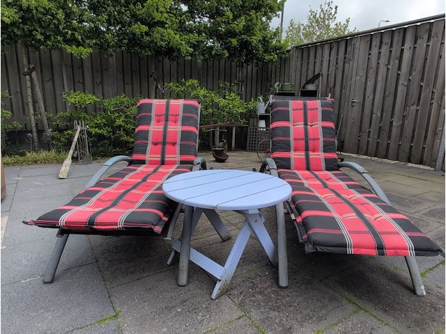2x verrijdbaar ligbed met salontafel - afbeelding 1 van  5