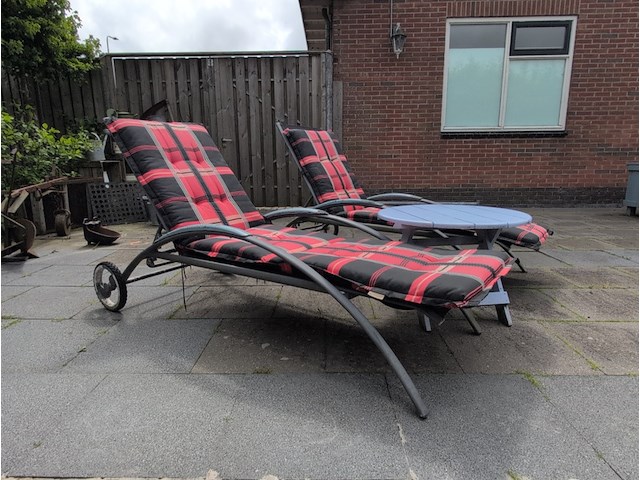 2x verrijdbaar ligbed met salontafel - afbeelding 3 van  5
