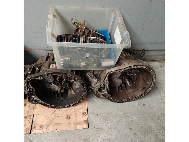 2x versnellingsbak, opel - afbeelding 1 van  3