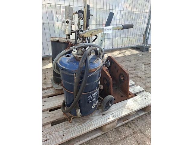 2x vetpompinrichting incl. diverse ijzerwerk - afbeelding 2 van  6