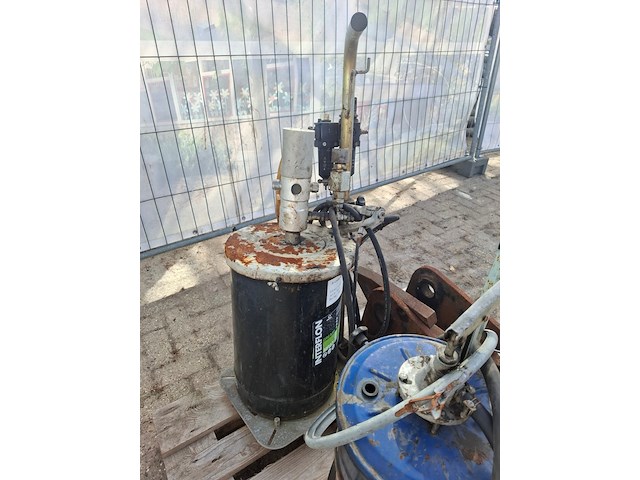 2x vetpompinrichting incl. diverse ijzerwerk - afbeelding 3 van  6