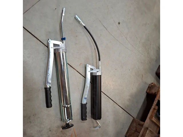 2x vetspuit pressoll en umeta + ass. vetnippels - afbeelding 5 van  10