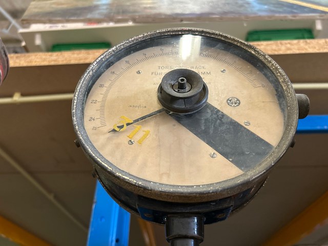 2x vintage olieblik en weeginstrument, w.o. trading antwerpen - afbeelding 3 van  4