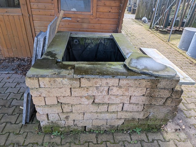 2x visvijver met stenenombouw en 1x pomp - afbeelding 12 van  18