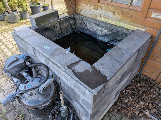2x visvijver met stenenombouw en 1x pomp - afbeelding 13 van  18