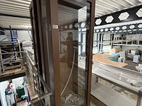 2x vitrinekast met spots - afbeelding 1 van  5