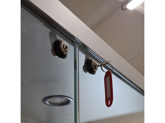 2x vitrinekast - afbeelding 5 van  9