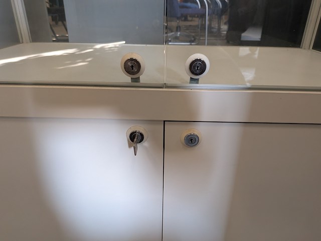 2x vitrinekast - afbeelding 3 van  14