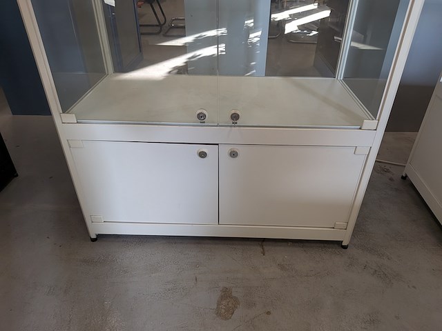 2x vitrinekast - afbeelding 9 van  14