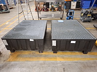 2x vloeistof lekbak bouwjaar 2011 - afbeelding 1 van  4