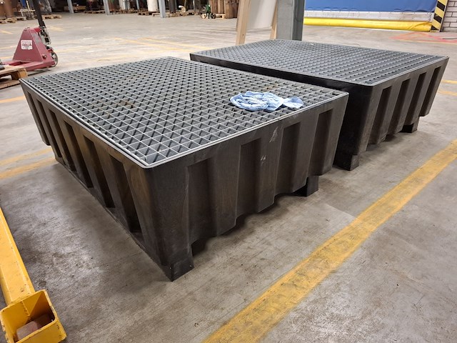 2x vloeistof lekbak bouwjaar 2011 - afbeelding 2 van  4